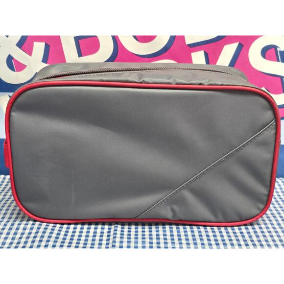 BBW Gray w. Red Trim Men's Zipper Overnight Travel Compact Carry All Bag NWT - Picture 4 of 6